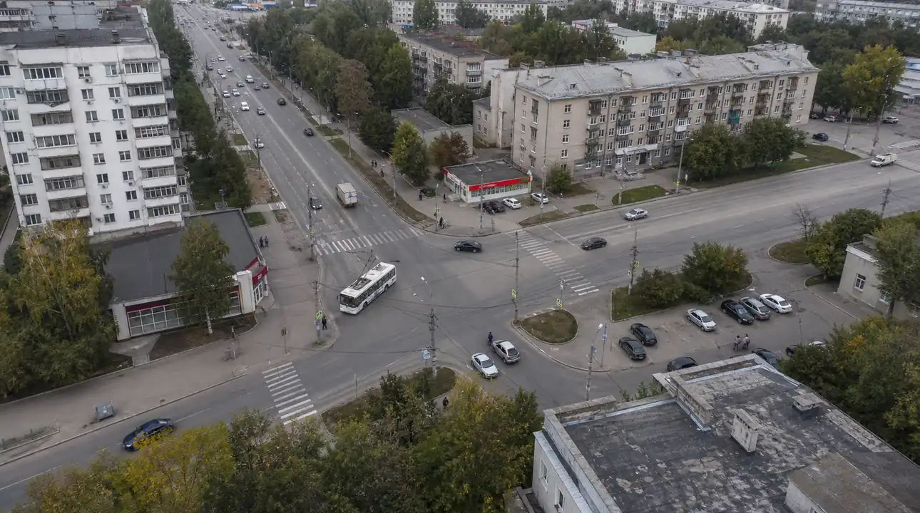 В Ростове при реконструкции сквера Строителей массово вырубают деревья